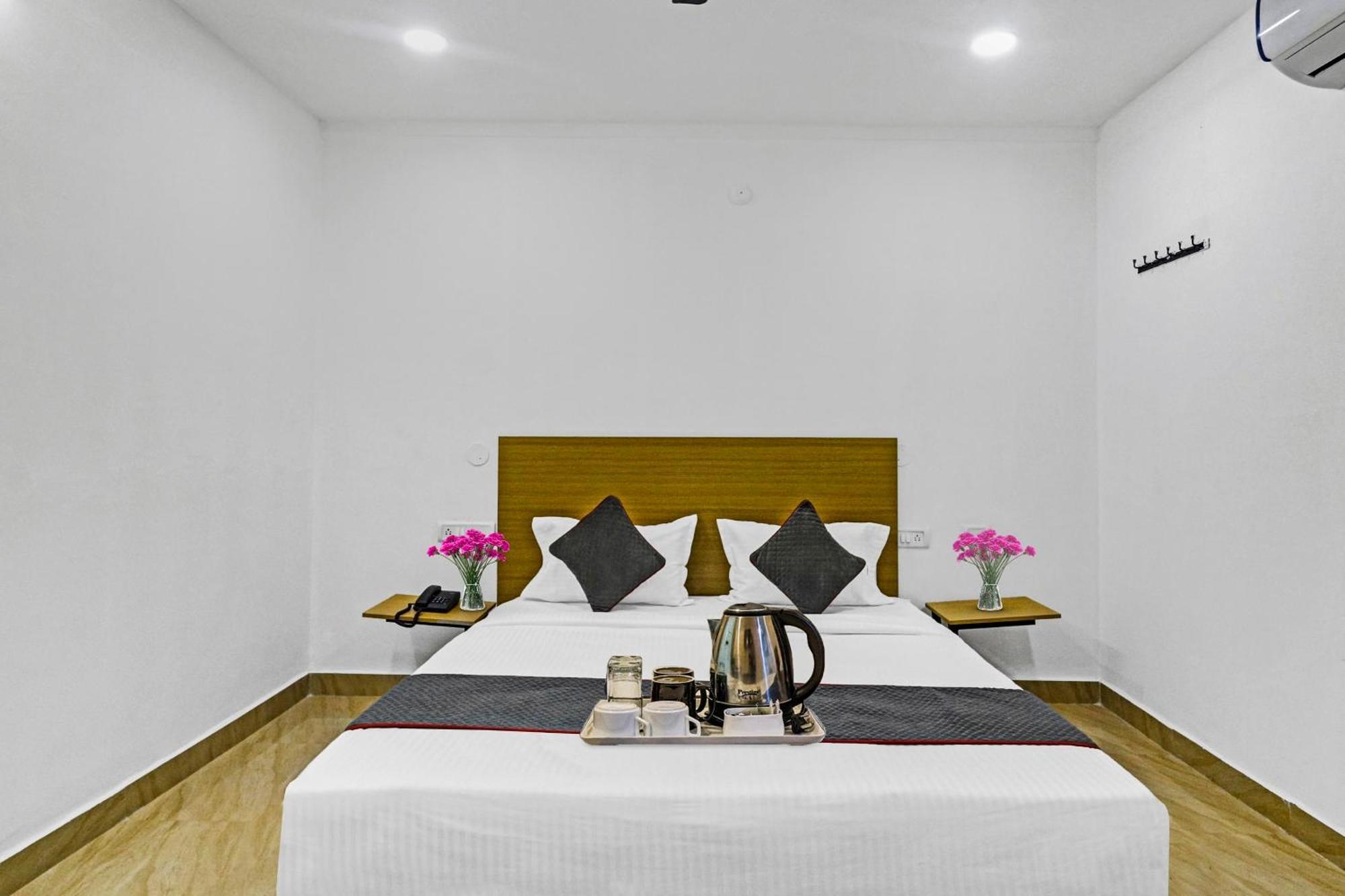 Townhouse De Alphabet Hotel Gachibowli Exterior foto