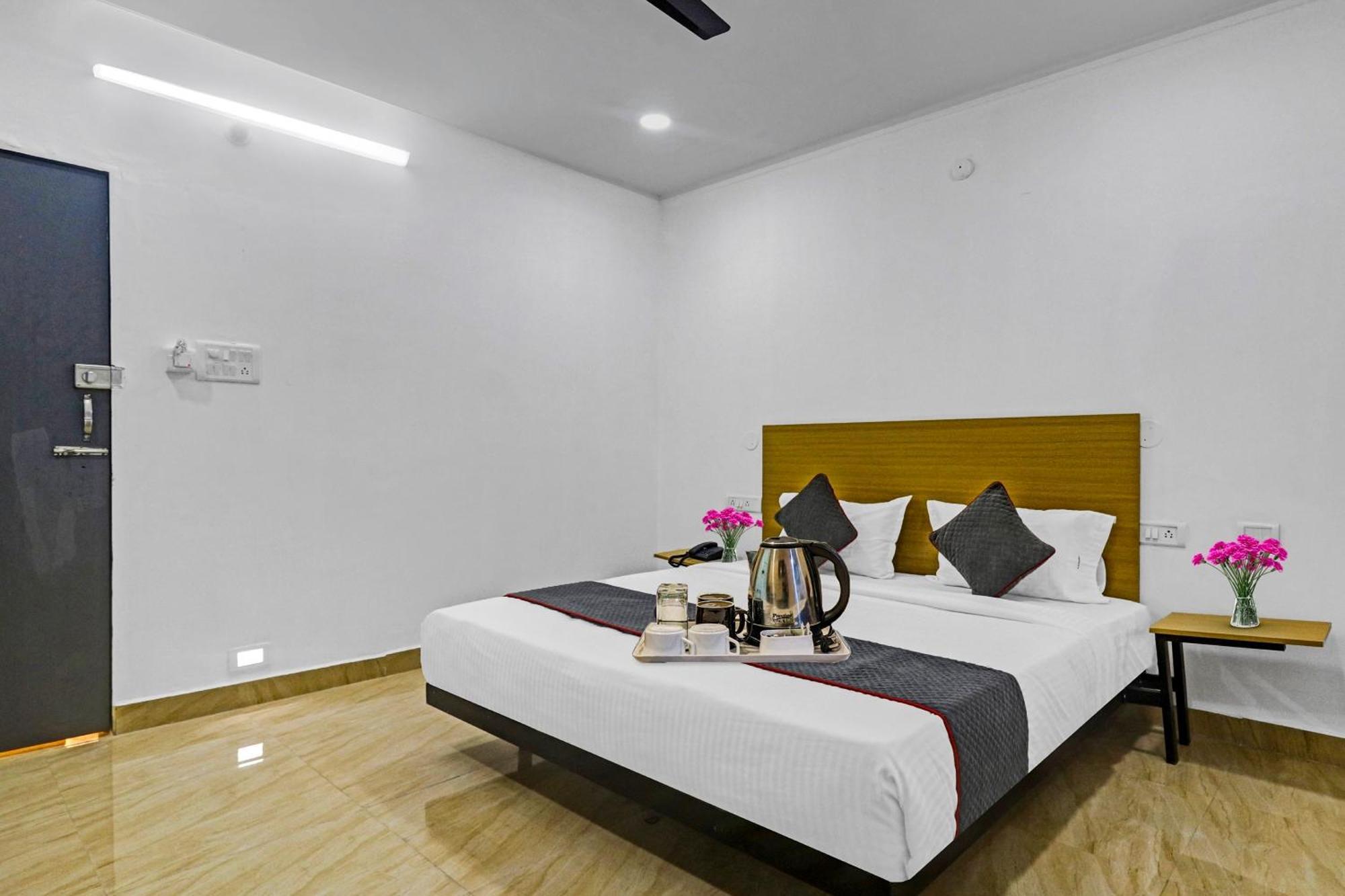 Townhouse De Alphabet Hotel Gachibowli Exterior foto