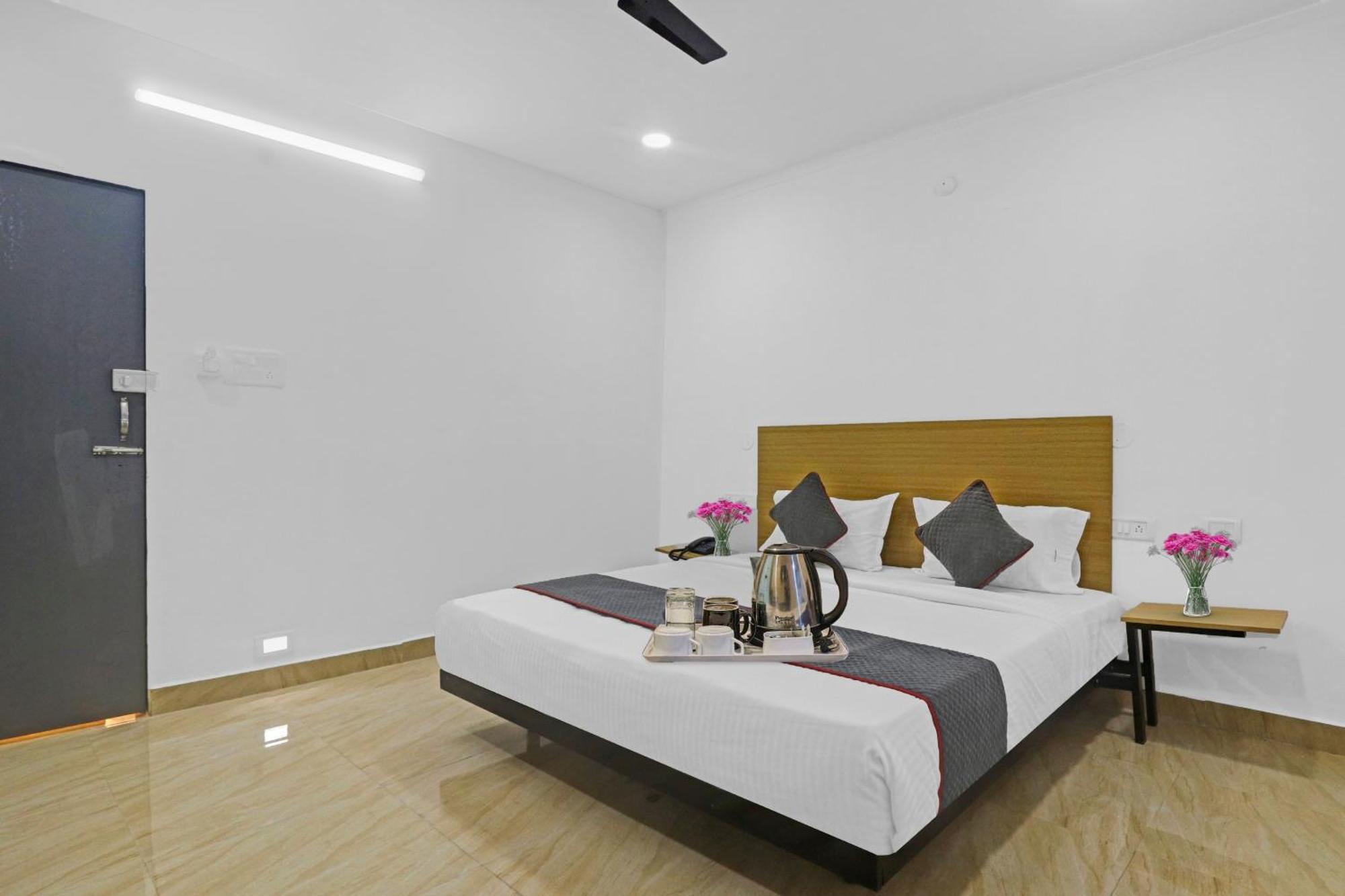 Townhouse De Alphabet Hotel Gachibowli Exterior foto